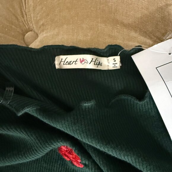 Heart & Hips Womens S Ribbed Green Dress W/ Rose Embroidery & Scalloped Hem - Picture 3 of 11